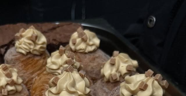 A tray of cruffins piped with caramel cream at the counter